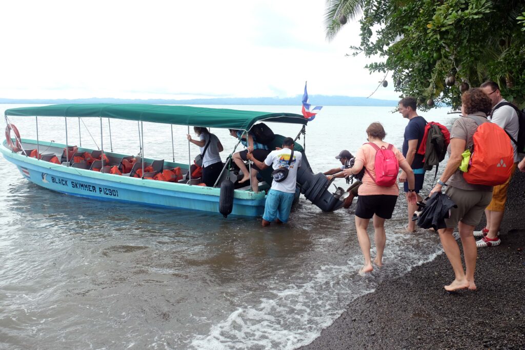 Zurück ins Boot für die Rückfahrt durch den Golfo Dulce in CostaRica